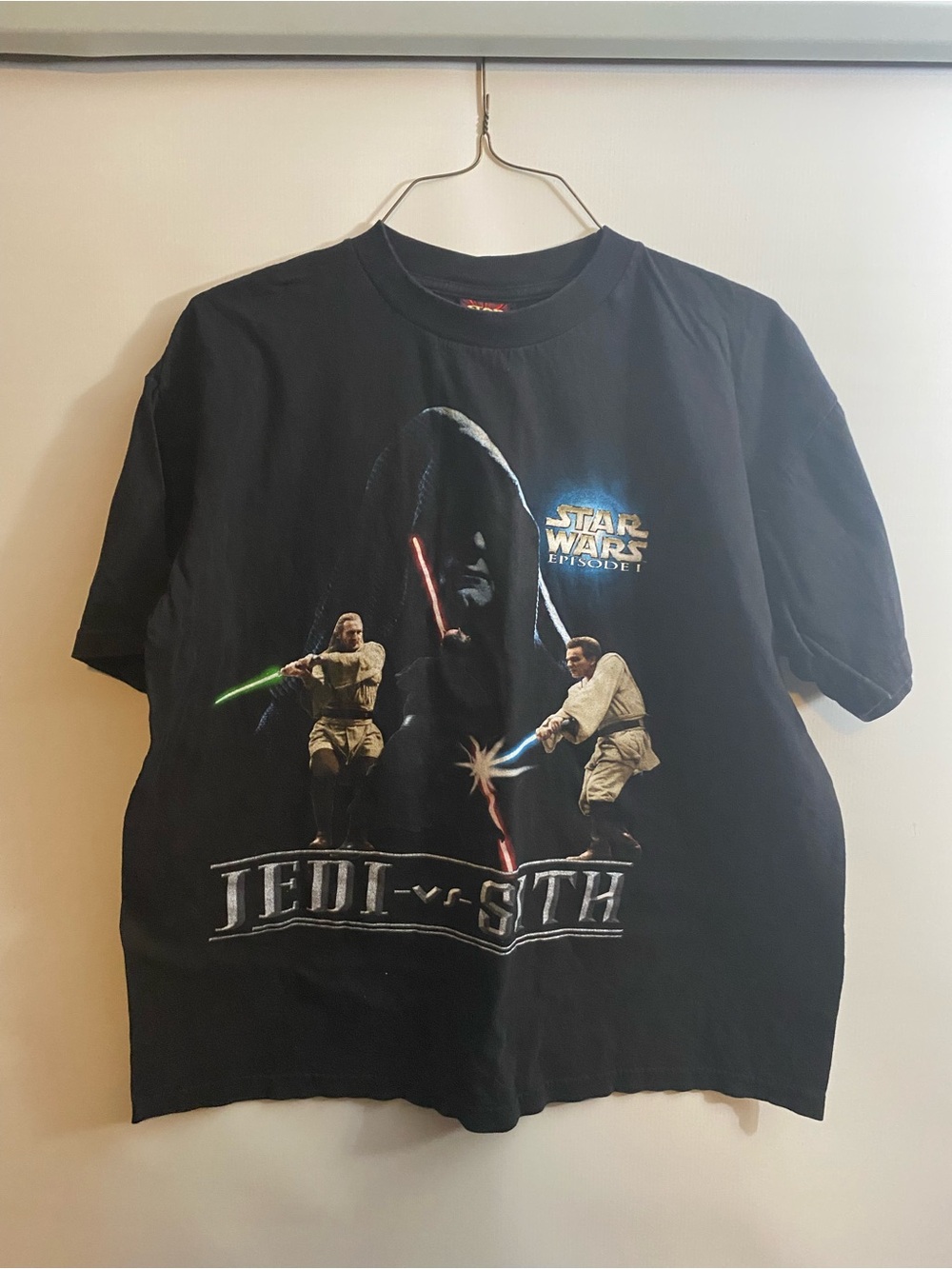 Vintage Star Wars Black Jedi vs Sith Graphic T-Shirt with Multicolor Lightsabers